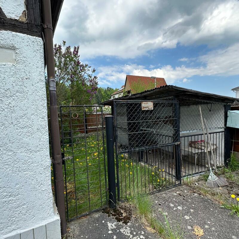 Hundezwinger am Nebengebäude